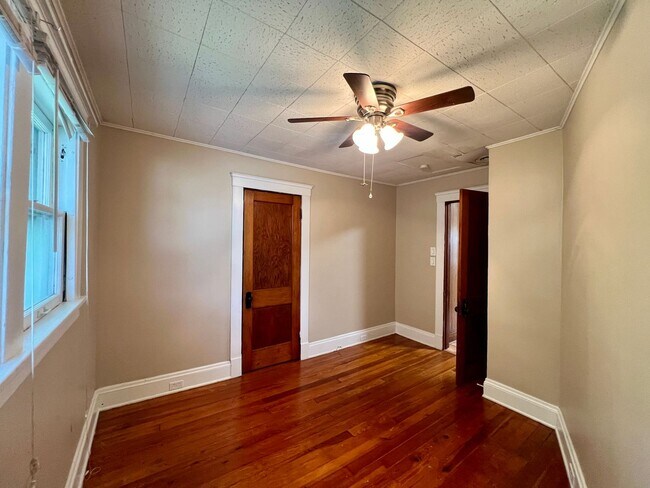 Building Photo - 4 Bedrooms 2 full Bath for rent