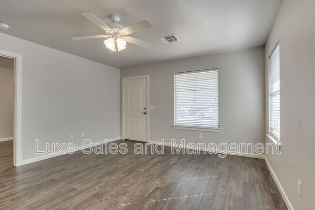 Building Photo - 407 Vail Cir