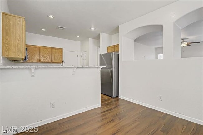 Building Photo - 5948 Sakhalin Ave