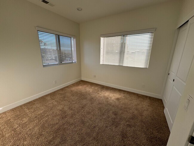 Building Photo - 5648 Lauretta St