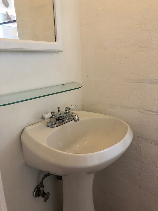 Building Photo - Tahoe Park Cutie! - JUST REDUCED