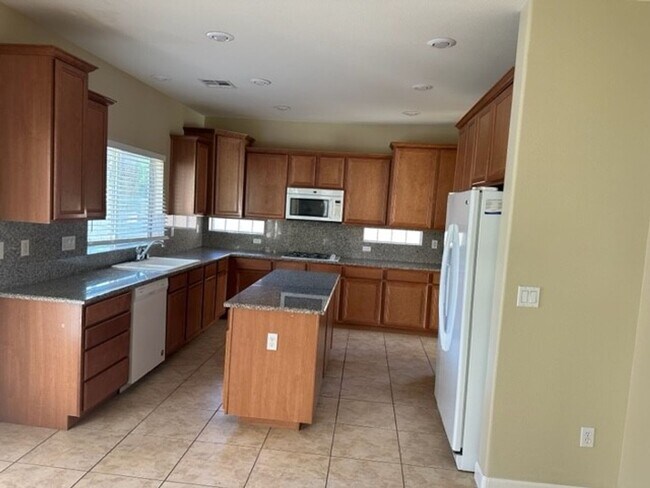 Building Photo - Beautiful 4 bedroom home In Paseos Summerlin - 2 Weeks free 1st month rent!!! Minutes from DT Sum...