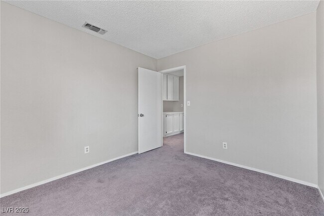 Building Photo - 497 Coco Palms Ave