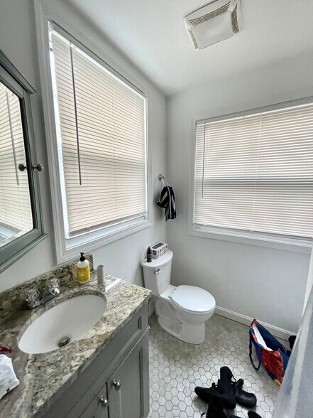 Building Photo - 50 Derby St