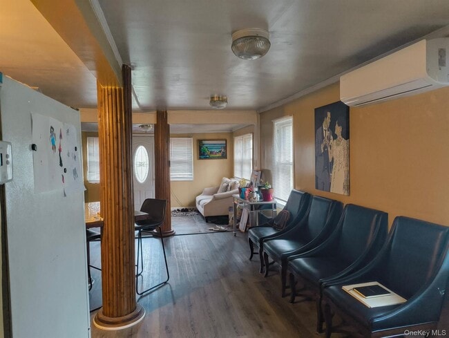 Building Photo - 18 Maple St