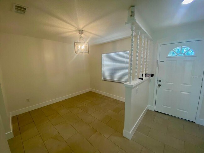 Building Photo - 909 Wrenwood Ln