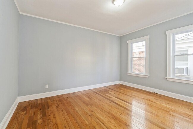 Building Photo - 41-43 Poe Avenue Unit First Floor