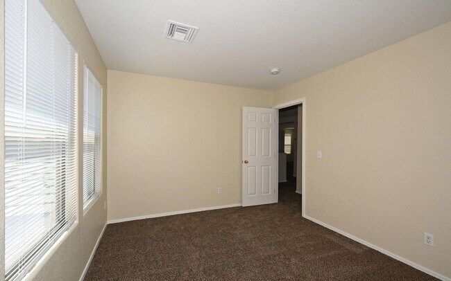 Building Photo - BEAUTIFUL 3 BEDROOM PLUS HUGE LOFT  for RENT