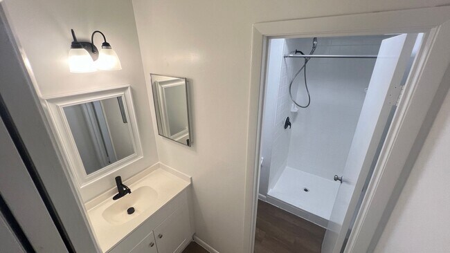 Building Photo - 2/2 Quiet and Cozy Palm Bay Unit AVAILABLE NOW! - $300 DISCOUNT AVAILABLE!