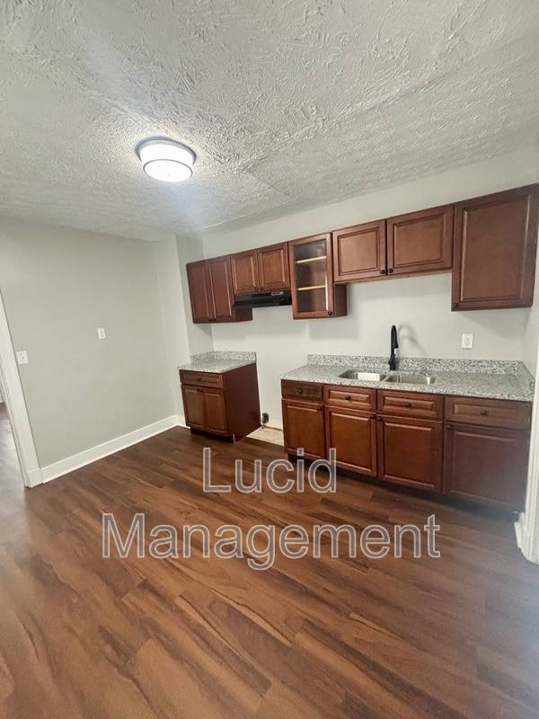 Building Photo - 1547 Longfield Ave