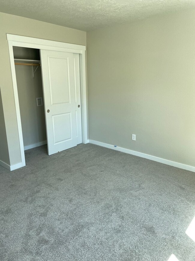 Building Photo - Beautiful 4-Bedroom Home in West Boise