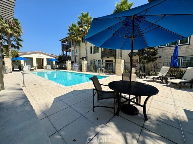 Building Photo - 1632 Doheny Way