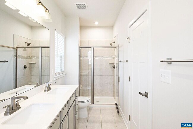 Building Photo - 2045 Landon Ln