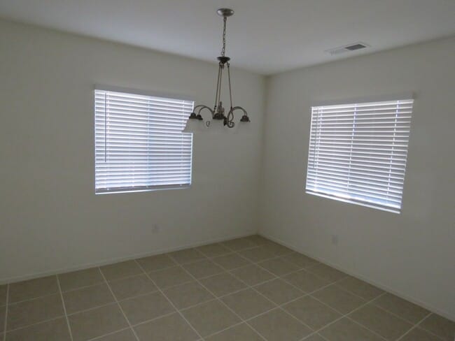 Building Photo - Beautiful 3 Bedroom