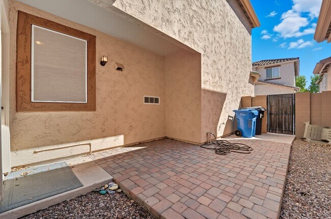 Building Photo - Stunning 3-bedroom, 2.5-bathroom home in t...