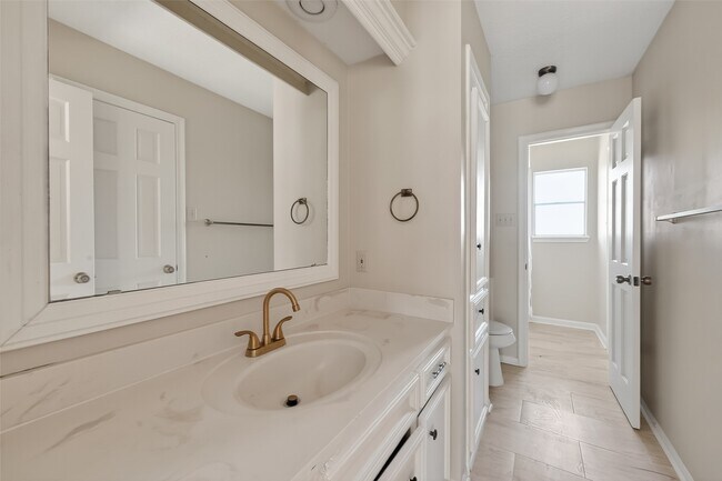 Building Photo - 11302 Hylander Dr