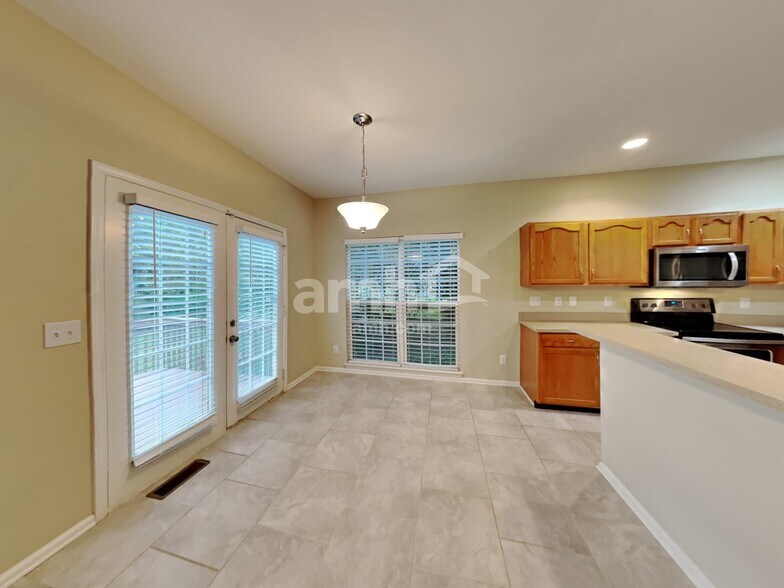 Building Photo - 20320 Southshore Dr
