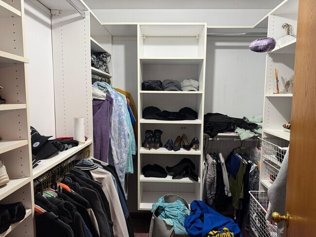 Building Photo - 229 Shea Dr