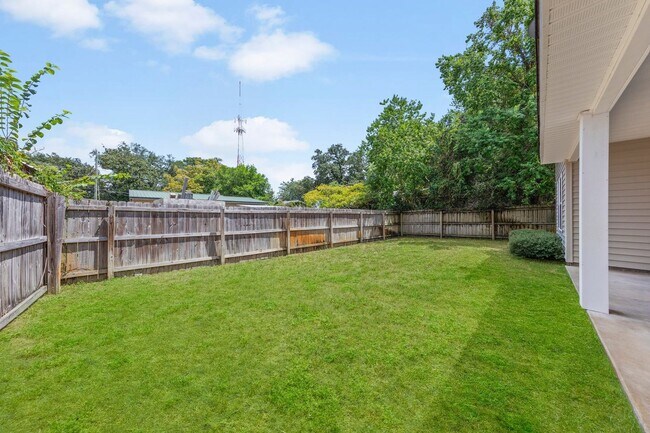 Building Photo - Fantastic 5 Bedroom in Fort Walton Beach!