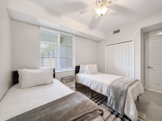 Building Photo - 5807 Double Eagle Cir