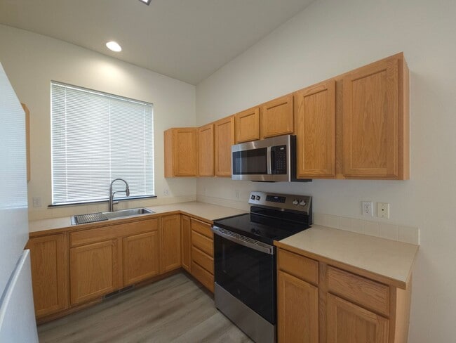 Building Photo - Recently Remodeled Home