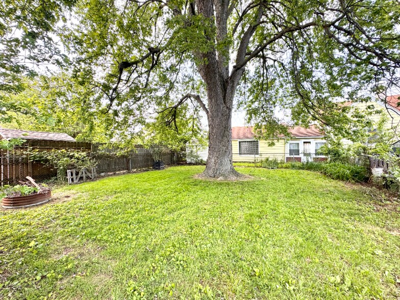 Building Photo - 930 Brinton Dr