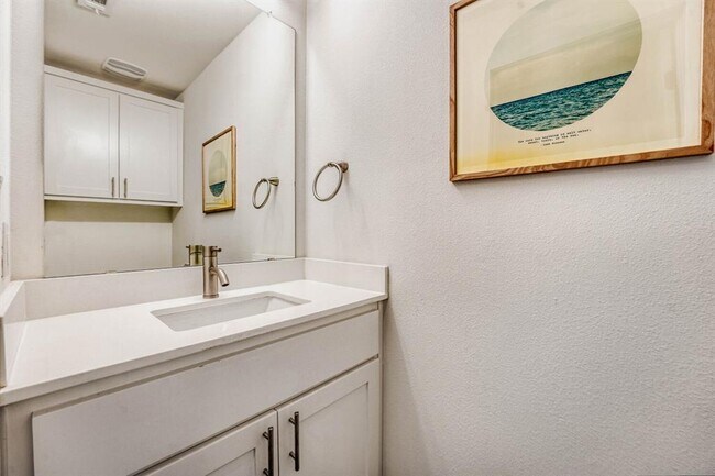 Building Photo - 1134 Chicon St