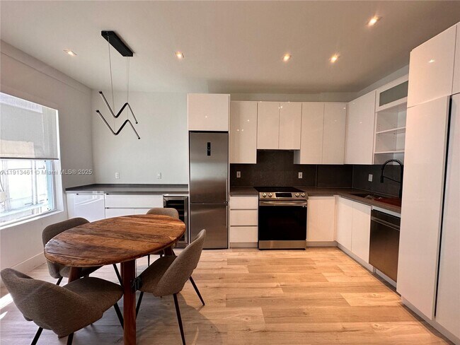 Building Photo - 1218 Drexel Ave