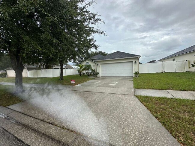 Building Photo - 703 Flagstone St