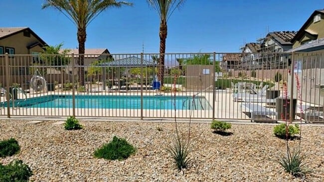 Building Photo - UPGRADED 2 BEDROOM TOWNHOME IN GATED COMMU...