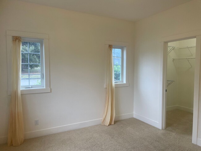 Building Photo - Desirable Langley Home Minutes From Downtowm!