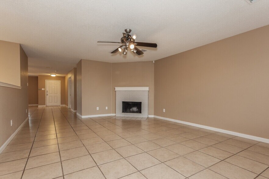 Building Photo - 2128 Panorama Ln