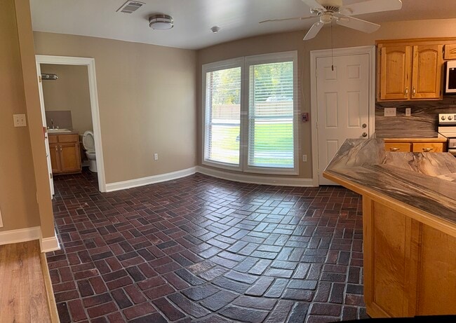 Building Photo - 41396 Jodie Ln