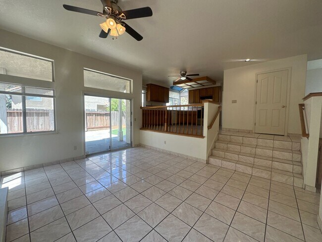 Building Photo - 325 Melbourne Dr