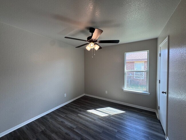 Building Photo - 507 Bermuda St