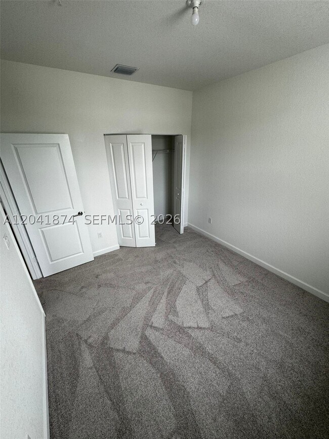 Building Photo - 285 SW 159th Dr