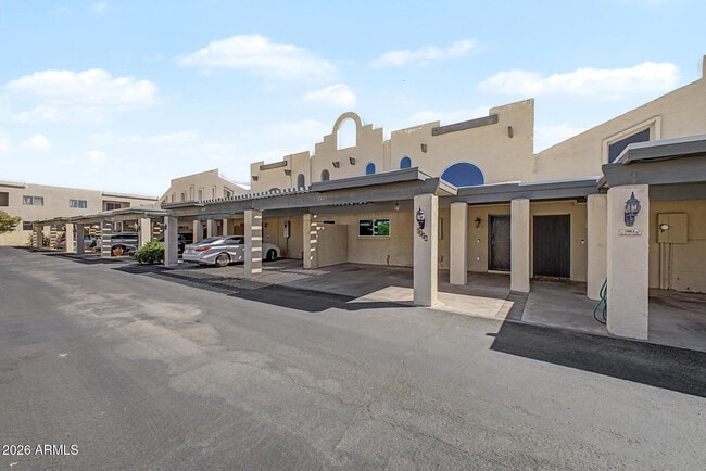 Building Photo - 2225 E Catalina Dr