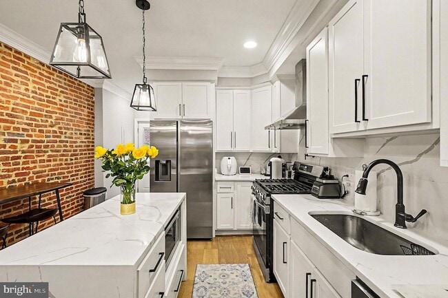 Building Photo - 443 S Robinson St