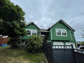 Building Photo - Spacious Corner-Lot Home 4 bed 3 bath – Gr...