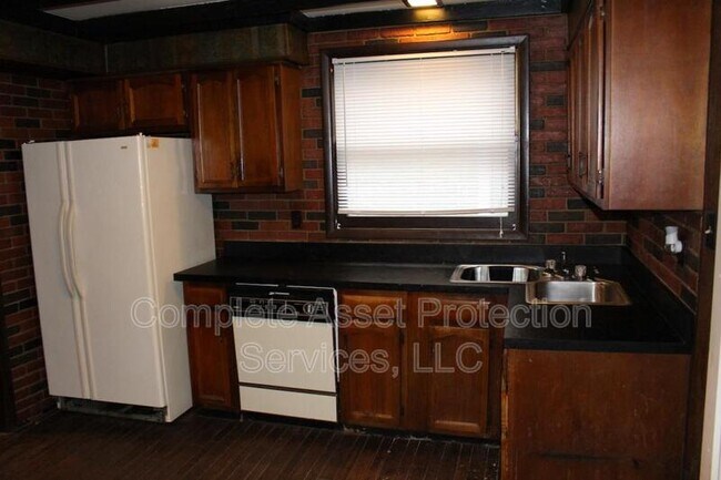 Building Photo - 3810 Hemlock St
