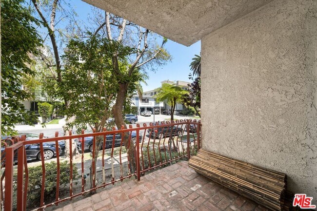 Building Photo - 2031 S Bentley Ave