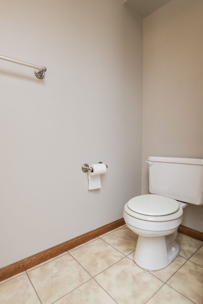 Building Photo - 3 bedroom / 2.5 bathroom Townhome for Rent...