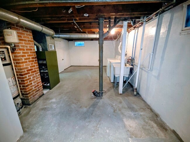 Building Photo - 5617 E Parkwater Ave