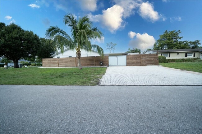 Building Photo - 15276 Harrison Rd