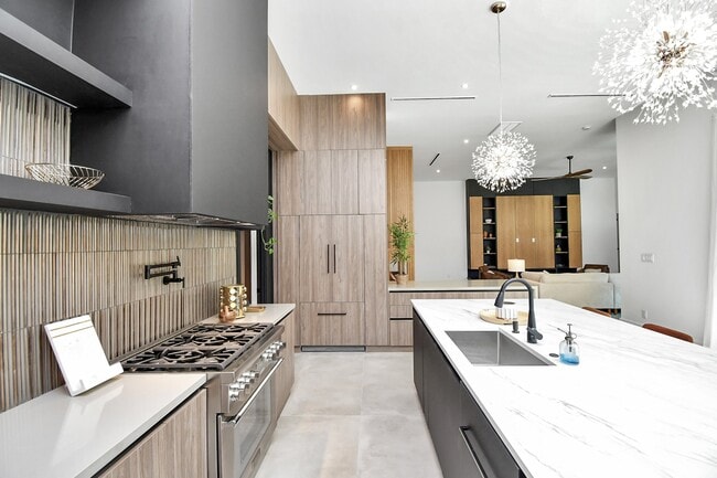 Building Photo - 5414 John Dreaper Dr