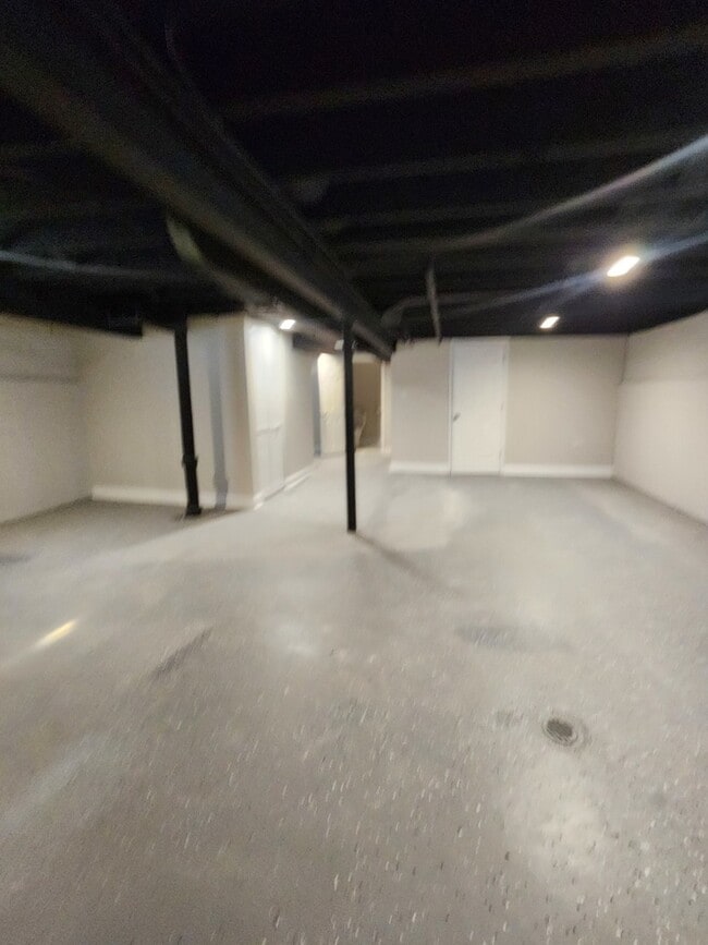 Building Photo - 10104 S Prairie Ave