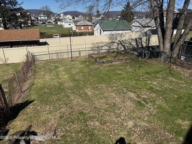 Building Photo - 205 Battin St