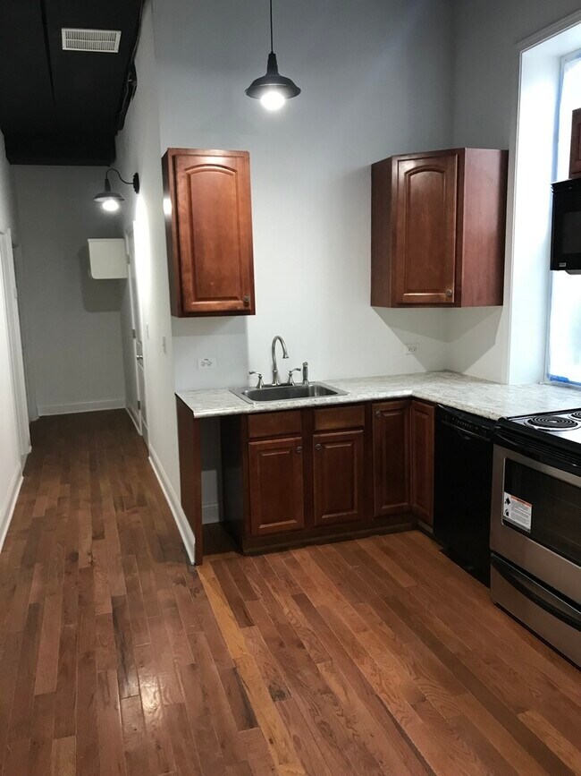 Building Photo - 3436 S Western Ave