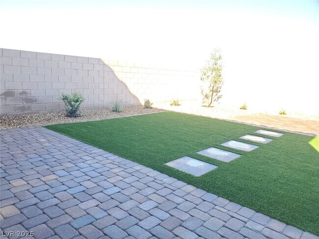 Building Photo - 2448 Bellinzona Pl