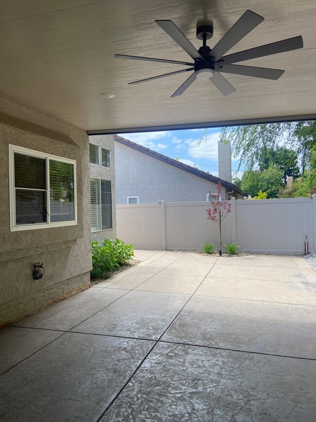 Building Photo - Pristine 4 Bedroom, 3 Bath in South Lexington